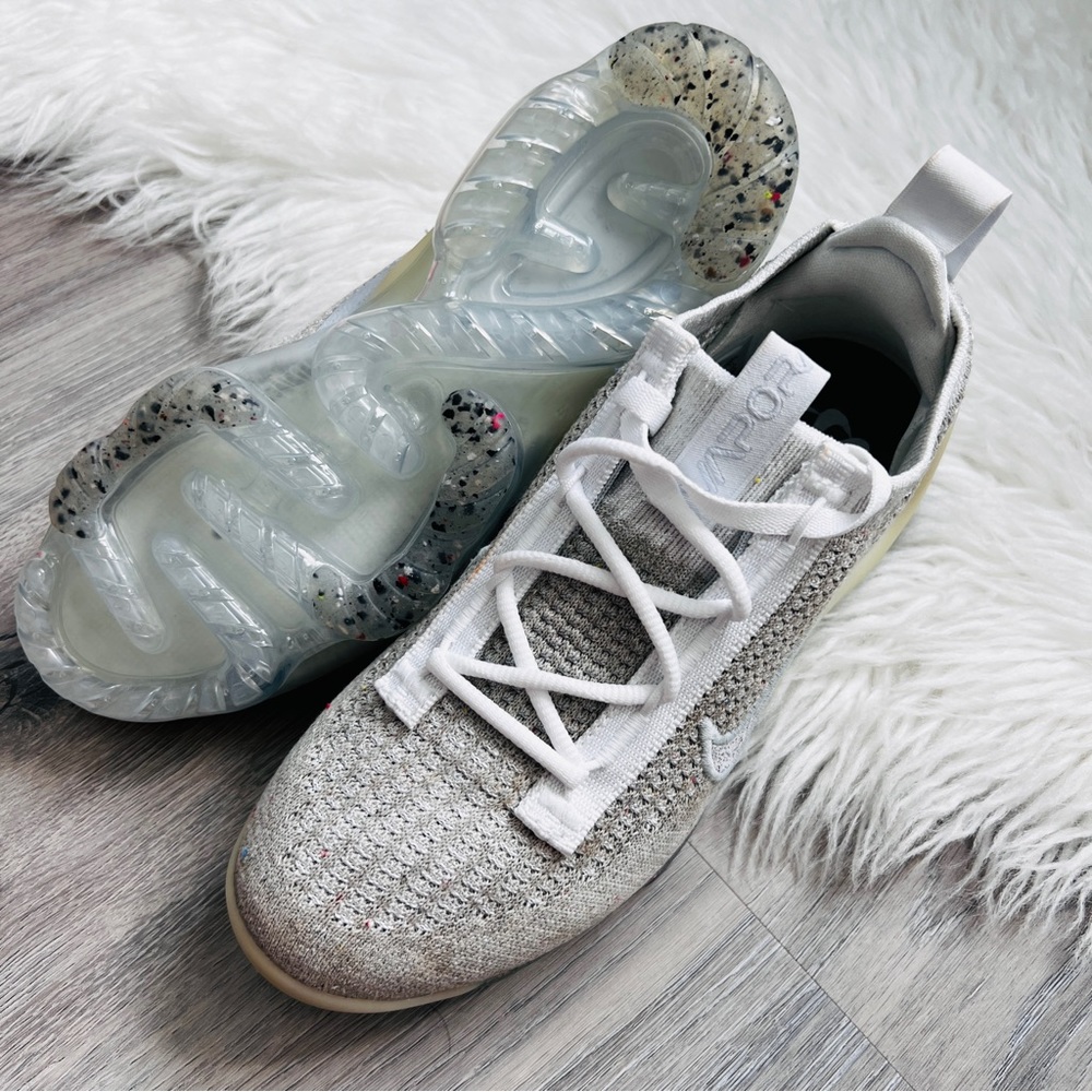 NWT Air Vapormax 2021 Women’s Shoes - Picture 4 of 9